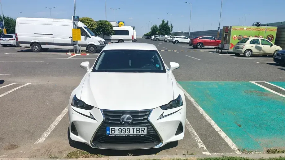 Lexus IS — imagine 3