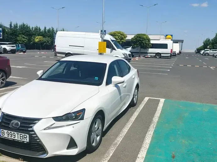 Lexus IS