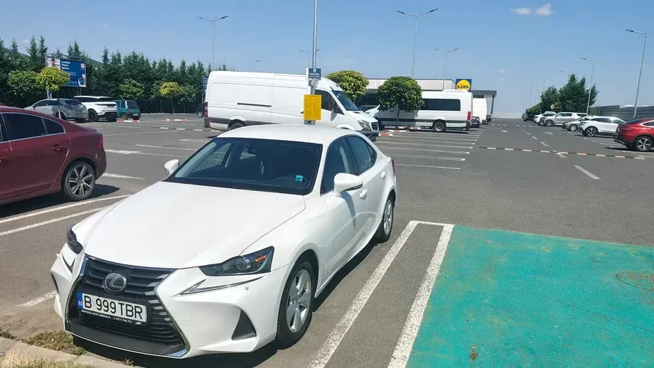 Lexus IS — imagine 4