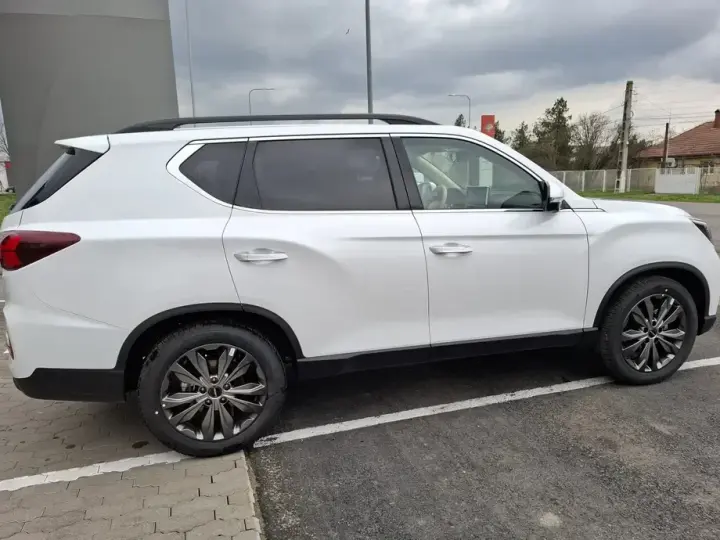 KGM Rexton