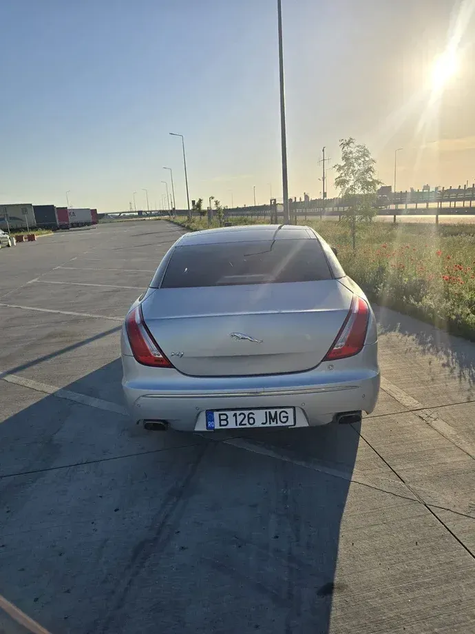 Jaguar XJ 3.0 V6 Luxury Aut SWB — imagine 6