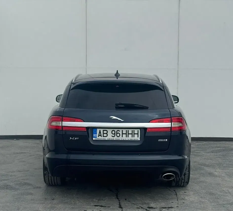 Jaguar XF 2.2D — imagine 3