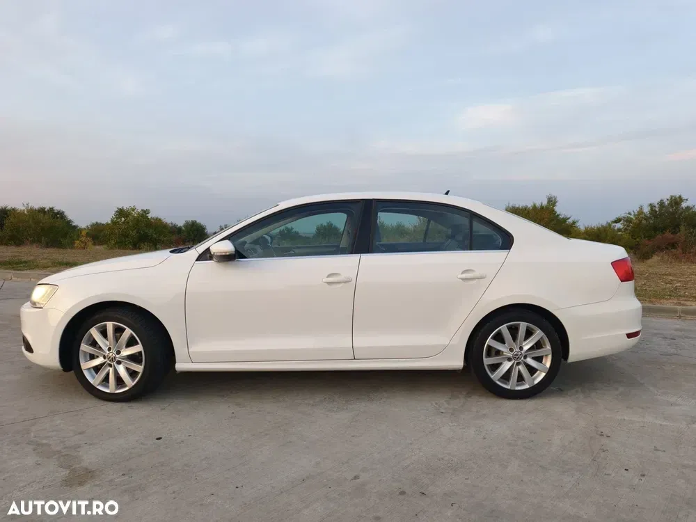 Volkswagen Jetta — imagine 2