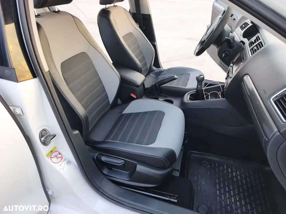 Volkswagen Jetta — imagine 6
