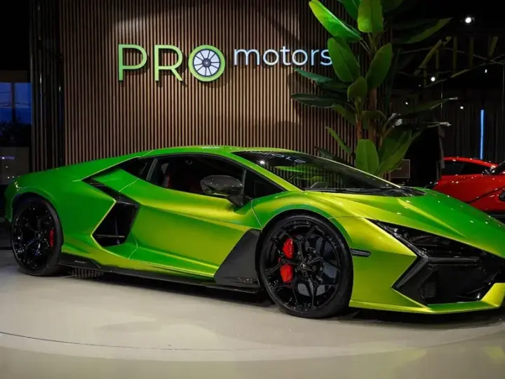 Lamborghini Revuelto