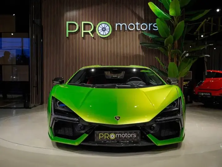Lamborghini Revuelto