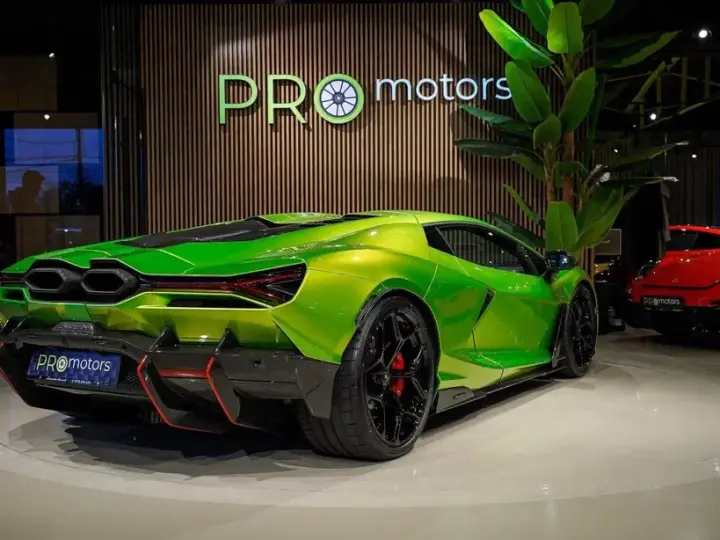Lamborghini Revuelto