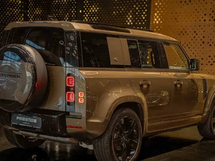 Land Rover Defender 90 3.0D 250 MHEV Hard Top X-Dynamic SE
