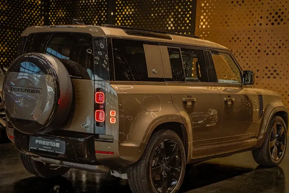 Land Rover Defender 90 3.0D 250 MHEV Hard Top X-Dynamic SE — imagine 6