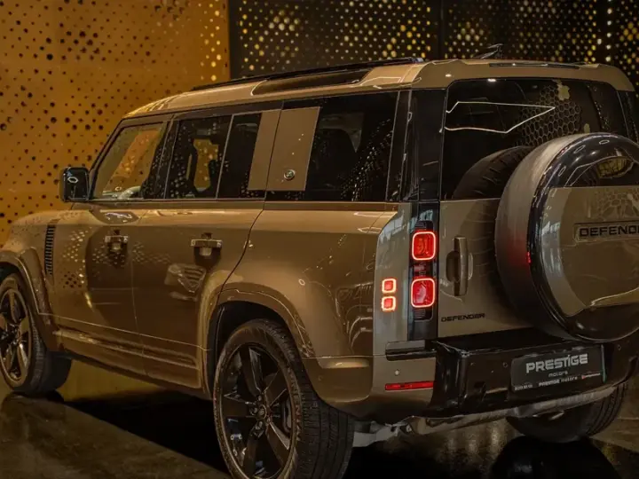 Land Rover Defender 90 3.0D 250 MHEV Hard Top X-Dynamic SE