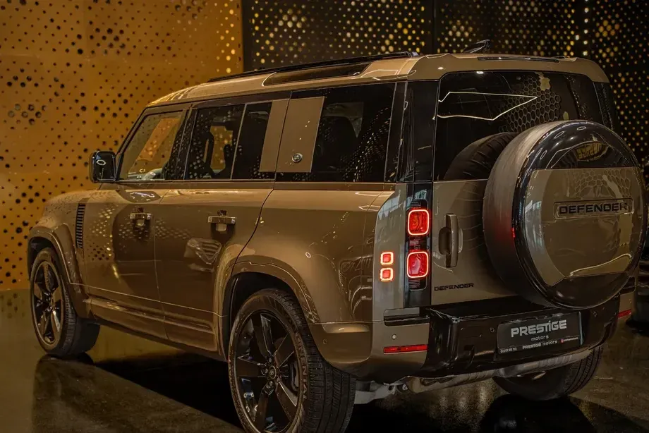 Land Rover Defender 90 3.0D 250 MHEV Hard Top X-Dynamic SE — imagine 4