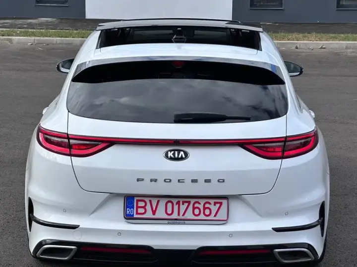 Kia Pro Ceed 1.6 DSL MHEV 7DCT HP GT Line