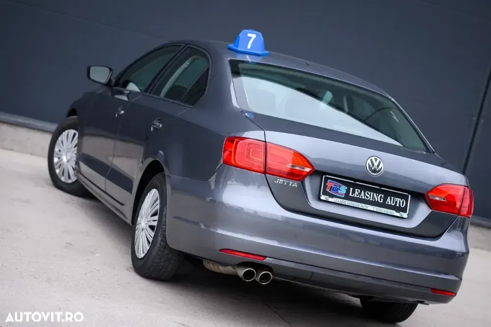 Volkswagen Jetta — imagine 3