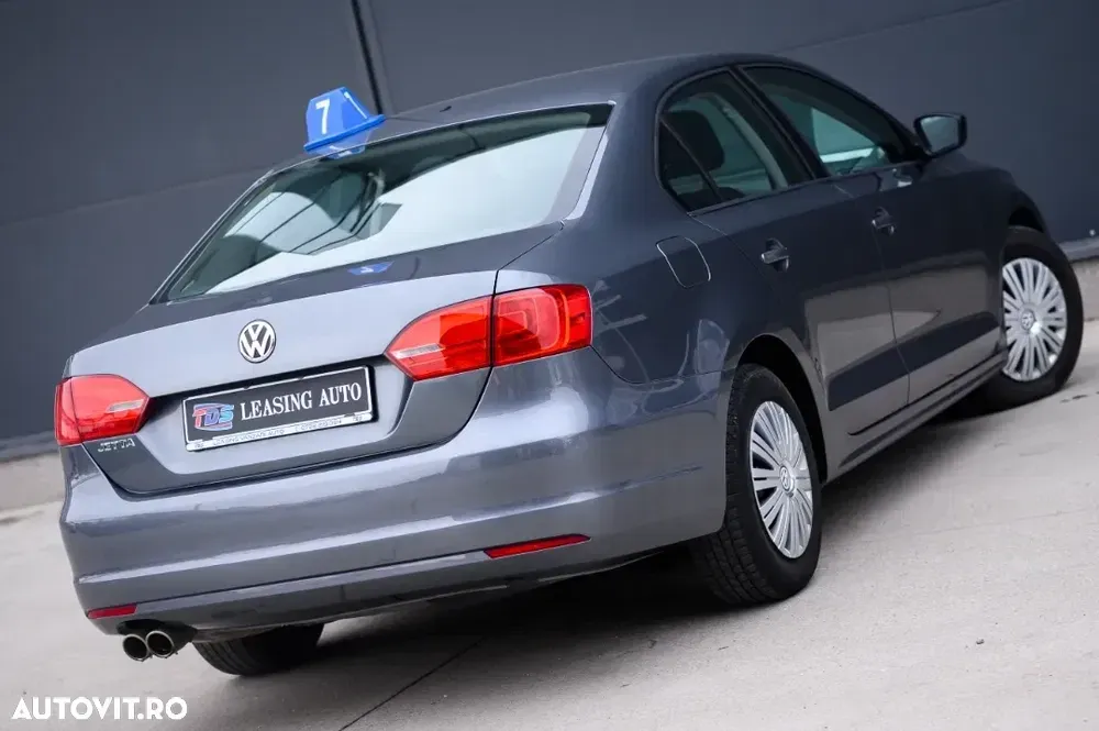 Volkswagen Jetta — imagine 5