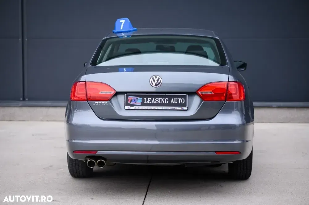 Volkswagen Jetta — imagine 4