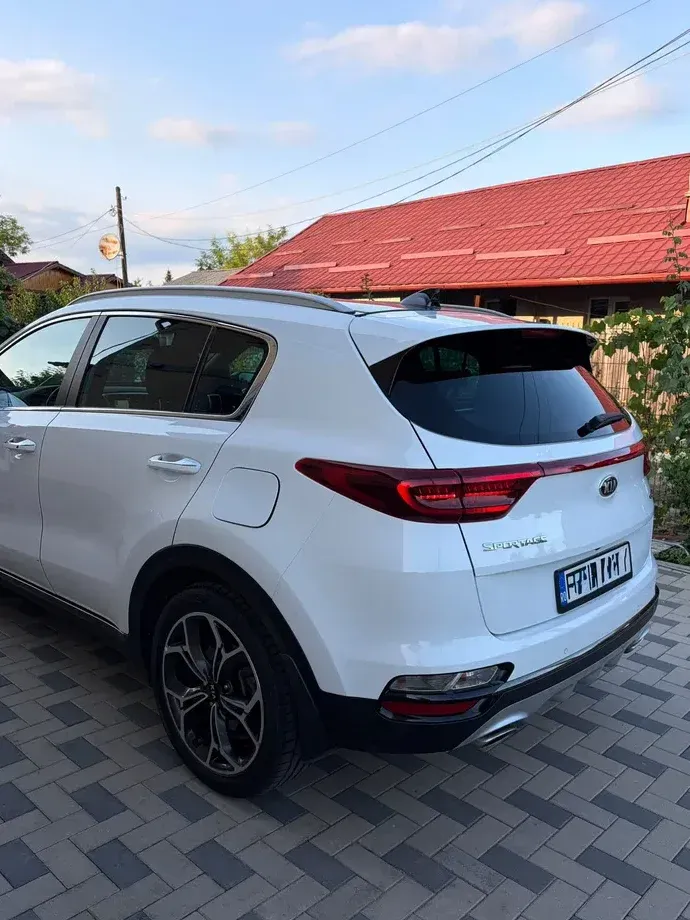 Kia Sportage IV 1.6 T-GDI 7DCT 4x4 GT Line — imagine 2