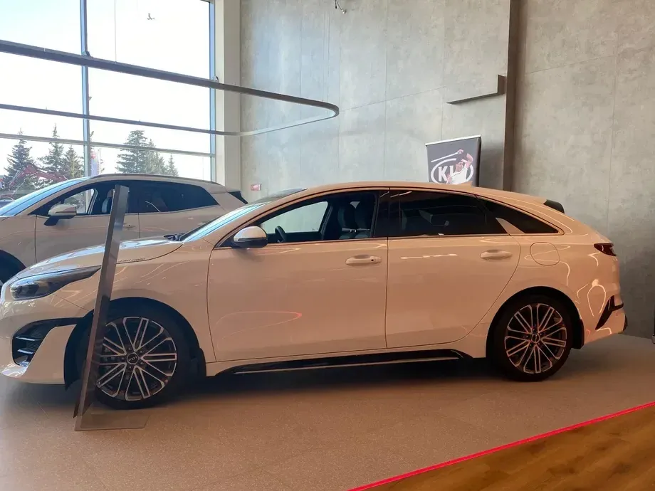 Kia Pro Ceed 1.5 T-GDI 7DCT GT Line — imagine 3