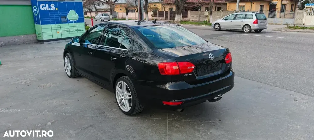 Volkswagen Jetta 1.6 TDI Blue Motion Technology Life — imagine 6