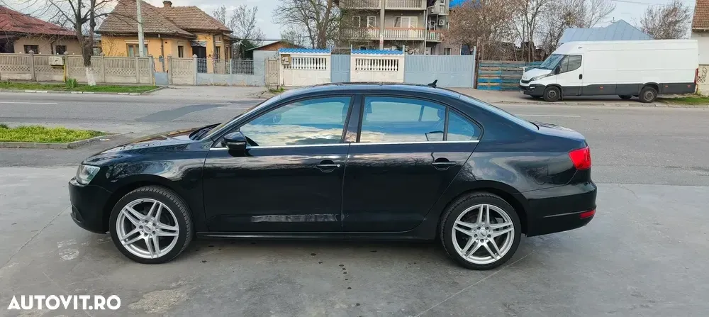 Volkswagen Jetta 1.6 TDI Blue Motion Technology Life — imagine 3