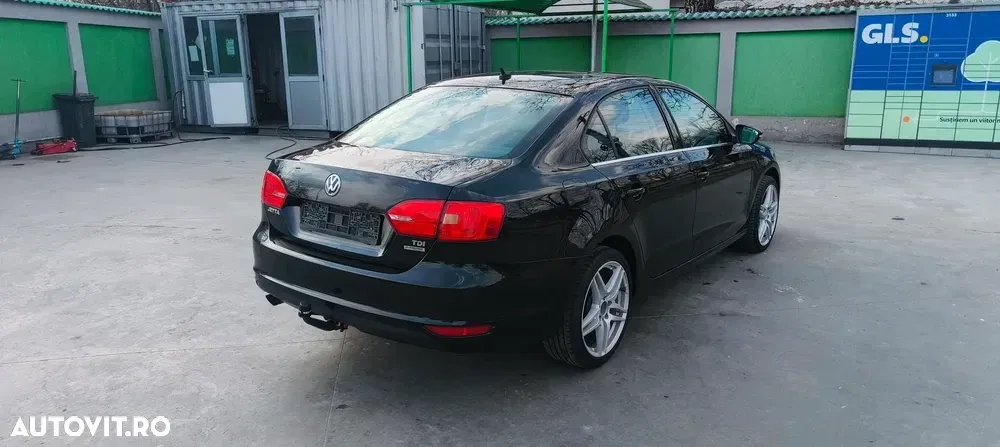 Volkswagen Jetta 1.6 TDI Blue Motion Technology Life — imagine 5