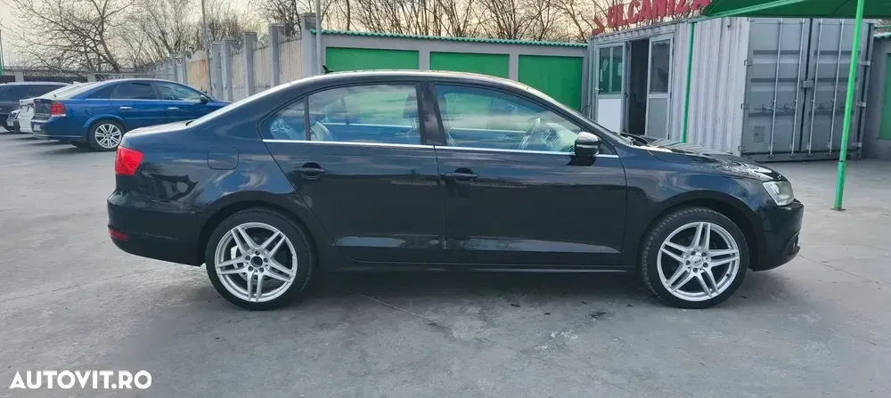 Volkswagen Jetta 1.6 TDI Blue Motion Technology Life — imagine 4