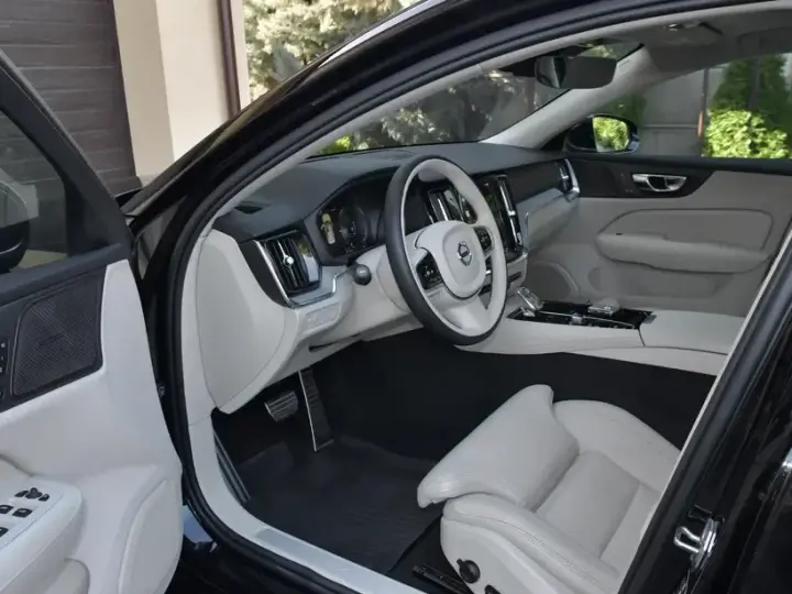 Volvo S60 III T8 eAWD Inscription