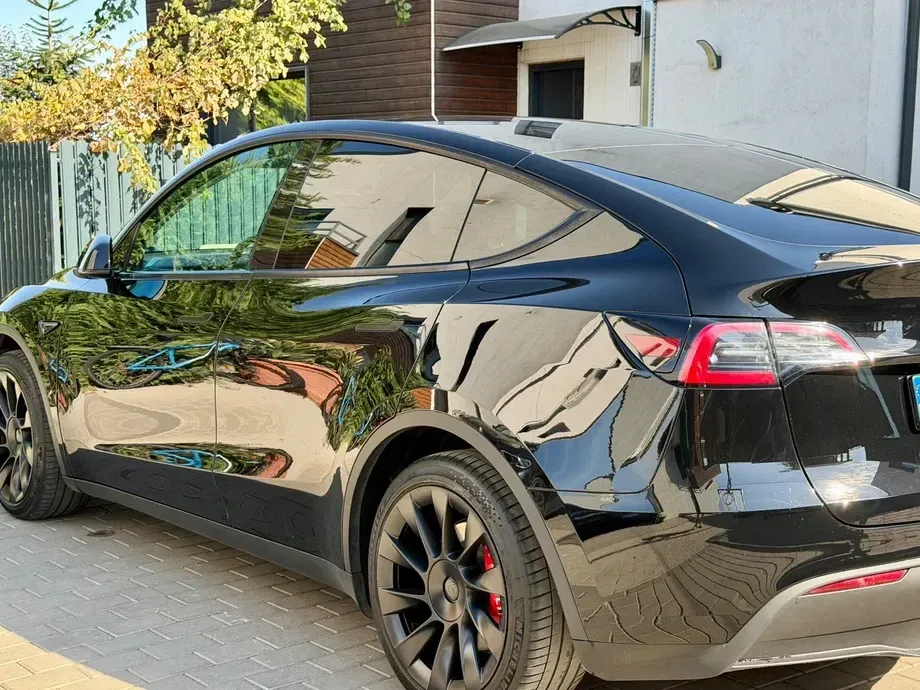 Tesla Model Y — imagine 2