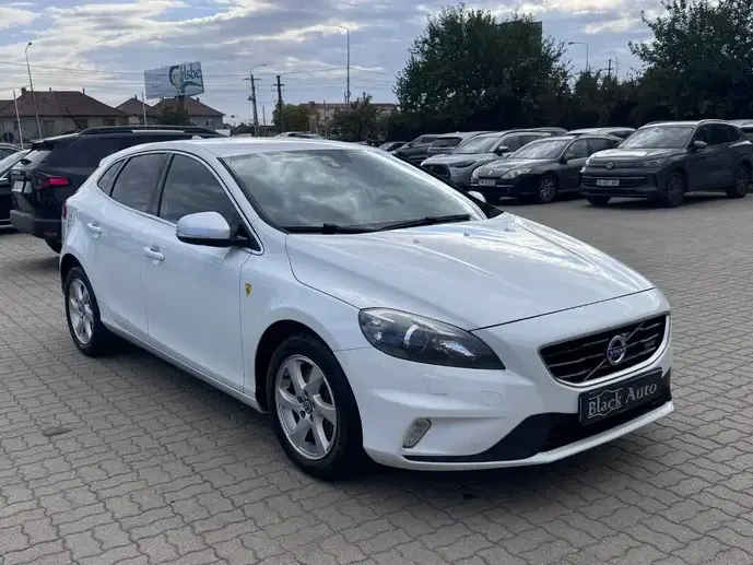 Volvo V40 II D4 RDesign