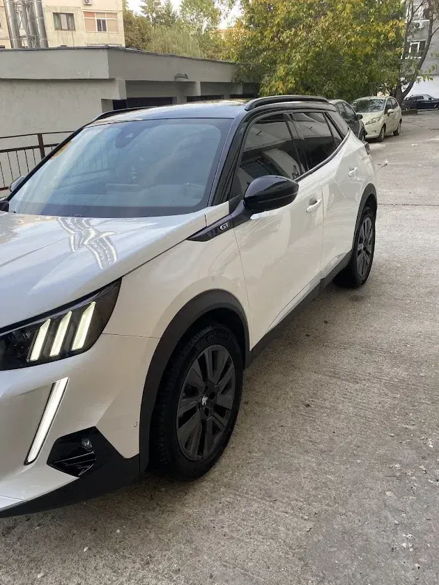 Peugeot 2008 II 1.5 BlueHDI 130 S&S EAT8 GT — imagine 5