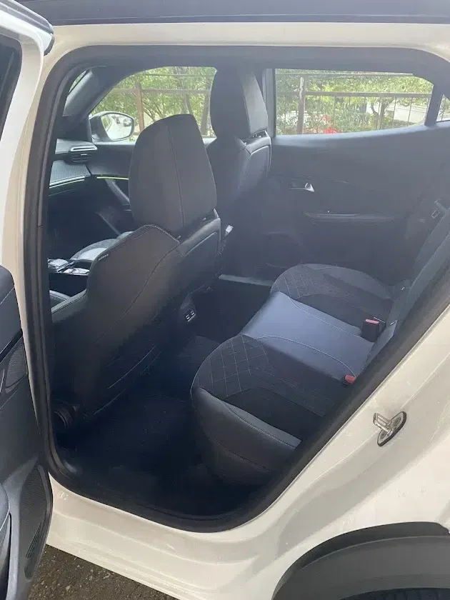Peugeot 2008 II 1.5 BlueHDI 130 S&S EAT8 GT — imagine 3