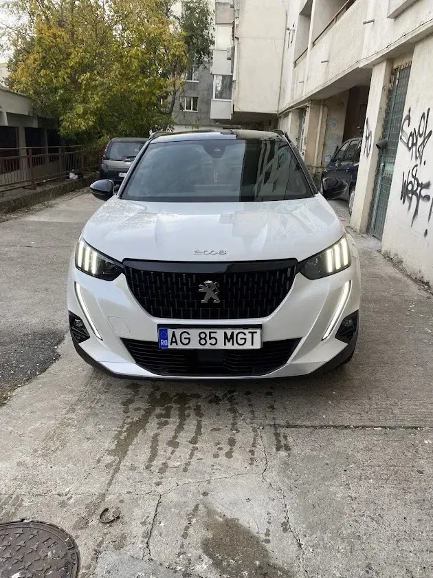 Peugeot 2008 II 1.5 BlueHDI 130 S&S EAT8 GT — imagine 4