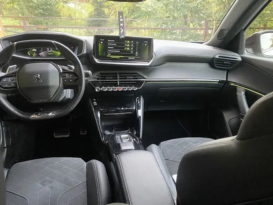 Peugeot 2008 II 1.5 BlueHDI 130 S&S EAT8 GT — imagine 2