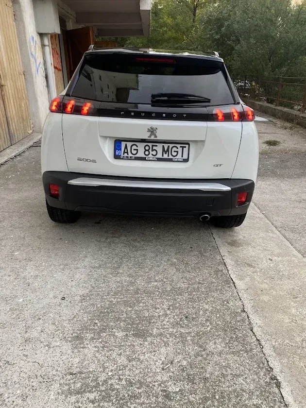 Peugeot 2008 II 1.5 BlueHDI 130 S&S EAT8 GT — imagine 6