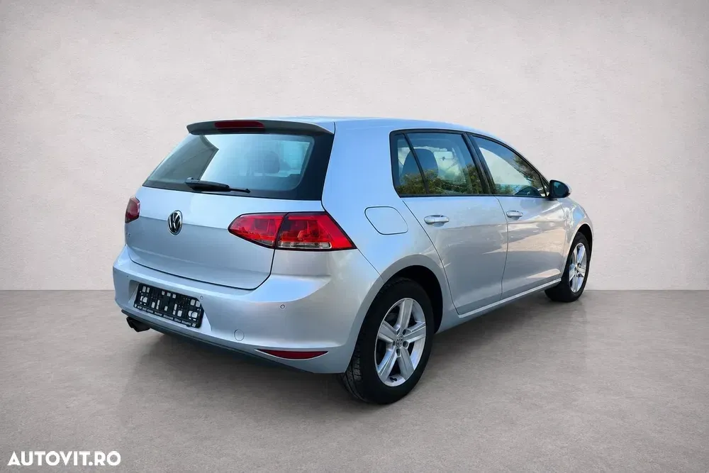 Volkswagen Golf — imagine 3