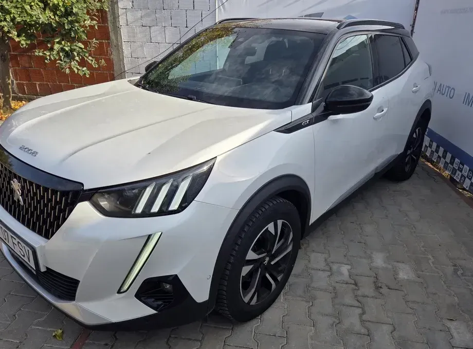 Peugeot 2008 1.2 L PureTech STT EAT8 GT Line — imagine 3