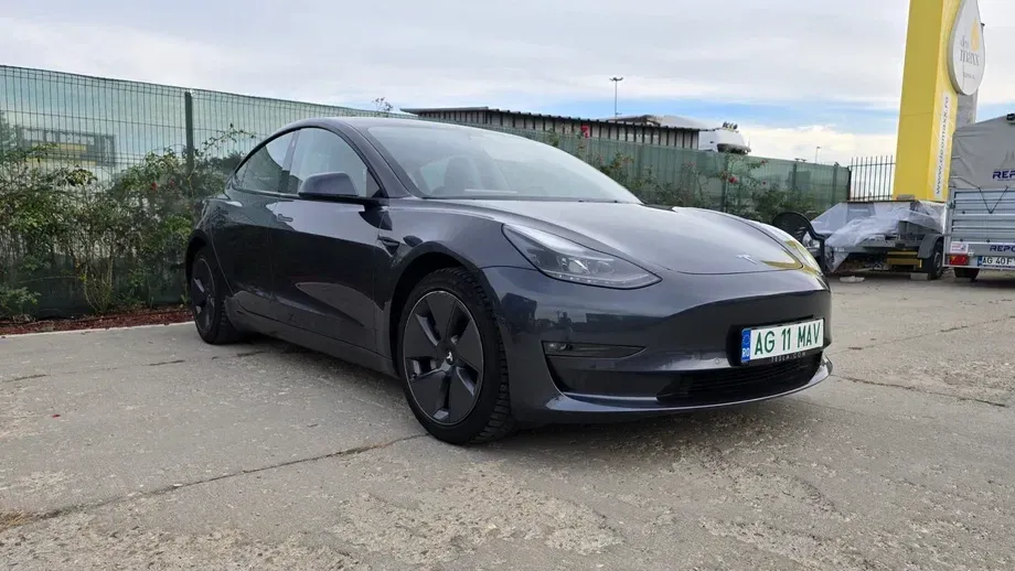 Tesla Model 3 Performance — imagine 4