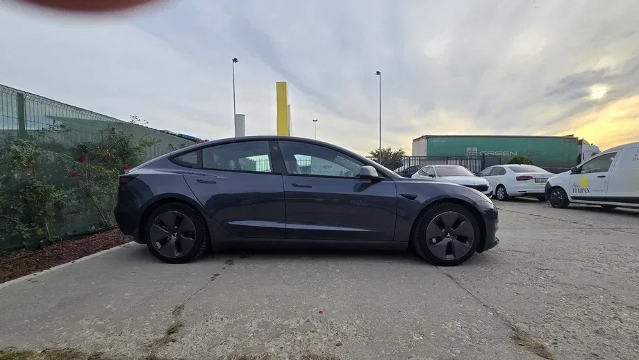 Tesla Model 3 Performance — imagine 5