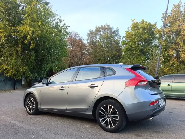 Volvo V40 II