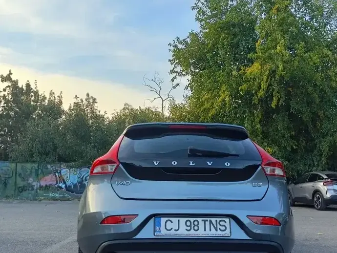 Volvo V40 II
