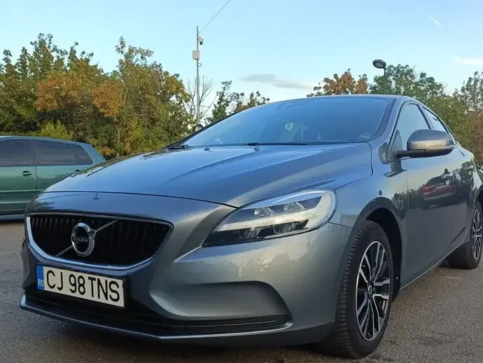 Volvo V40 II