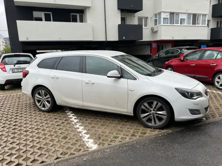 Opel Astra J
