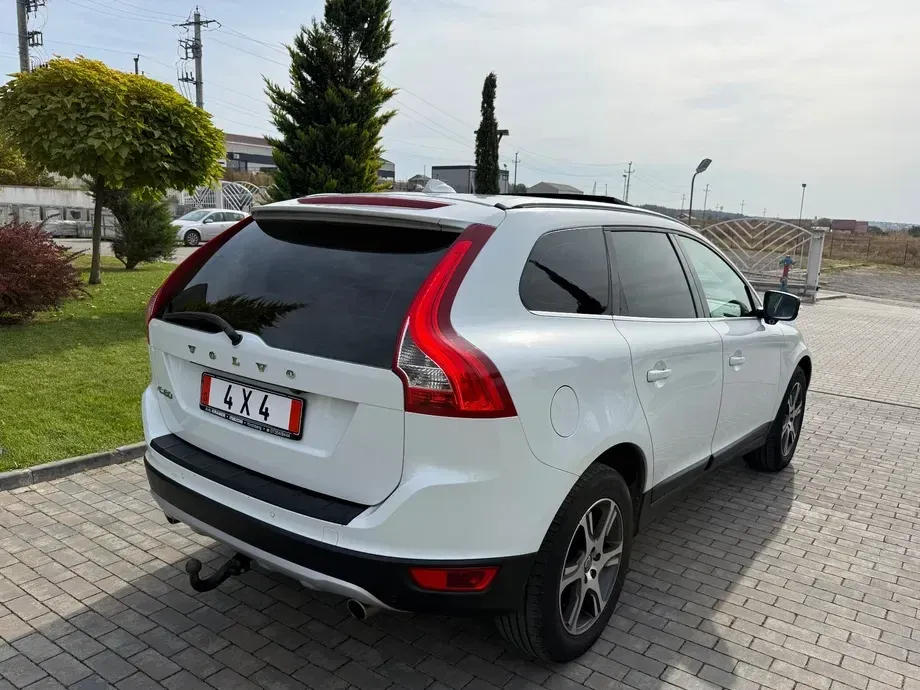 Volvo XC 60 D4AWD Kinetic — imagine 2
