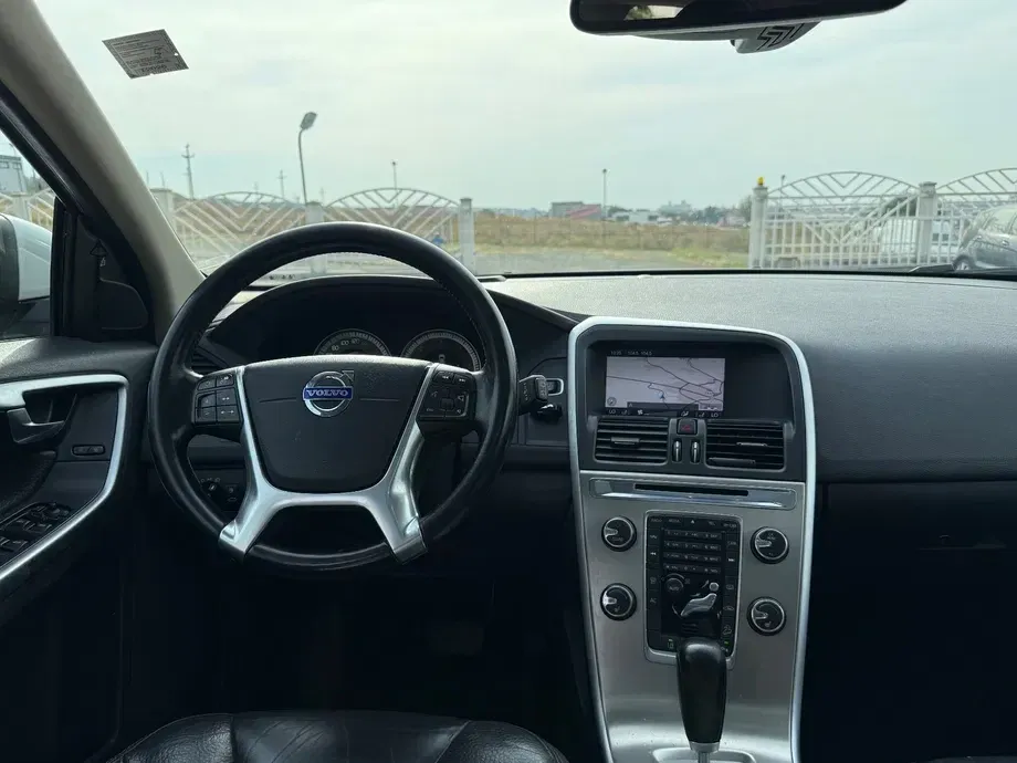 Volvo XC 60 D4AWD Kinetic — imagine 3