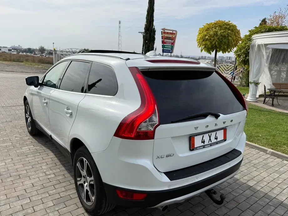 Volvo XC 60 D4AWD Kinetic — imagine 6