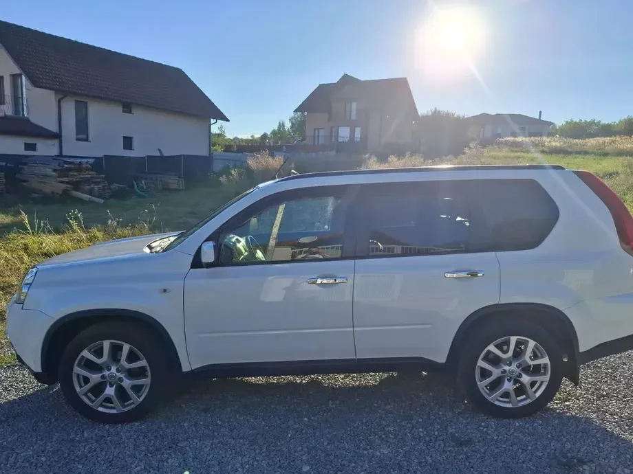 Nissan X-Trail 2.0 dCi DPF All Mode 4X4-i Elegance Aut — imagine 4