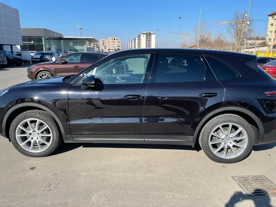 Porsche Cayenne — imagine 3