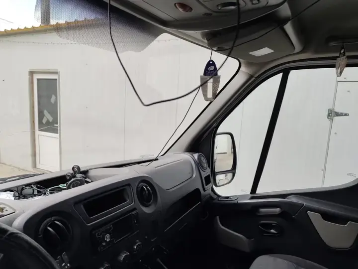 Renault Master 2.3 Furgon cabina Dubla 3,5t L3H2 6+1 9 m3 Confort