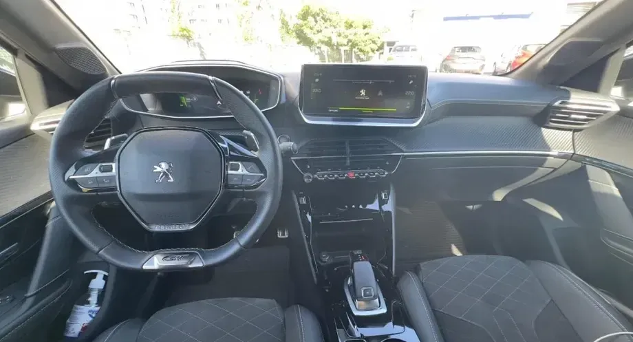 Peugeot 208 1.2 L PureTech STT EAT8 GT Pack — imagine 2