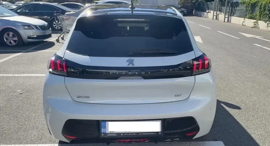 Peugeot 208 1.2 L PureTech STT EAT8 GT Pack — imagine 6