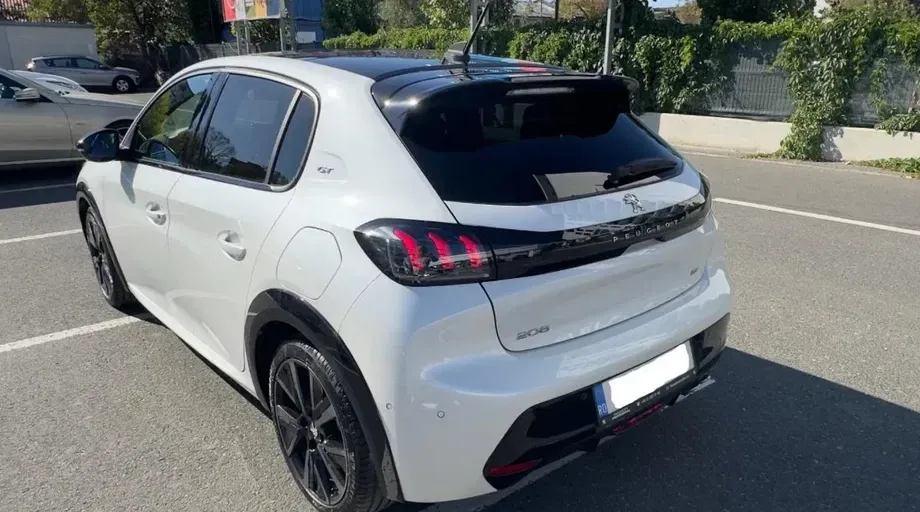 Peugeot 208 1.2 L PureTech STT EAT8 GT Pack — imagine 5